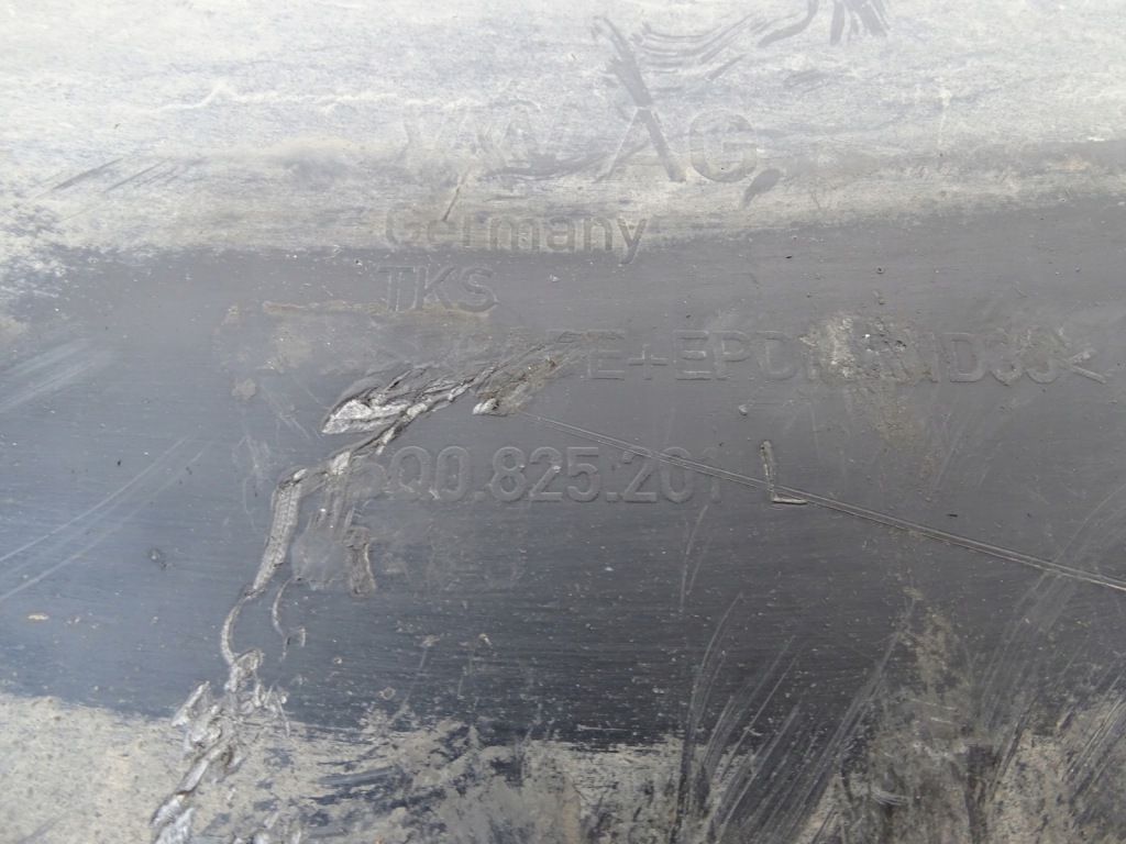 Накладка плита подвеска левая audi a3 8v 3d 5q0825201l Цена