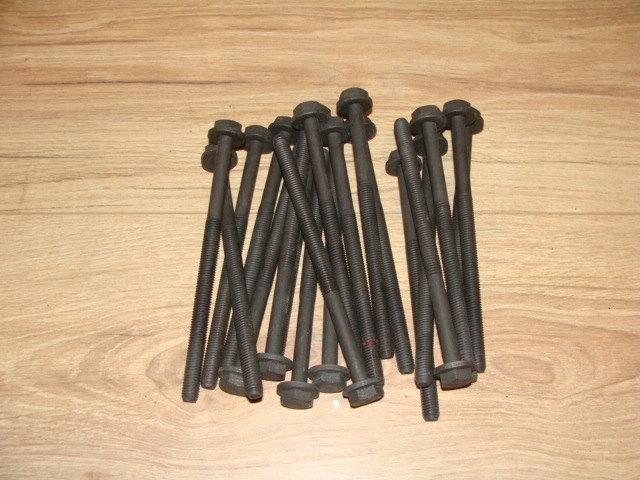 фото №1, Болт головки land rover defender puma 2.4 td4 lr004369