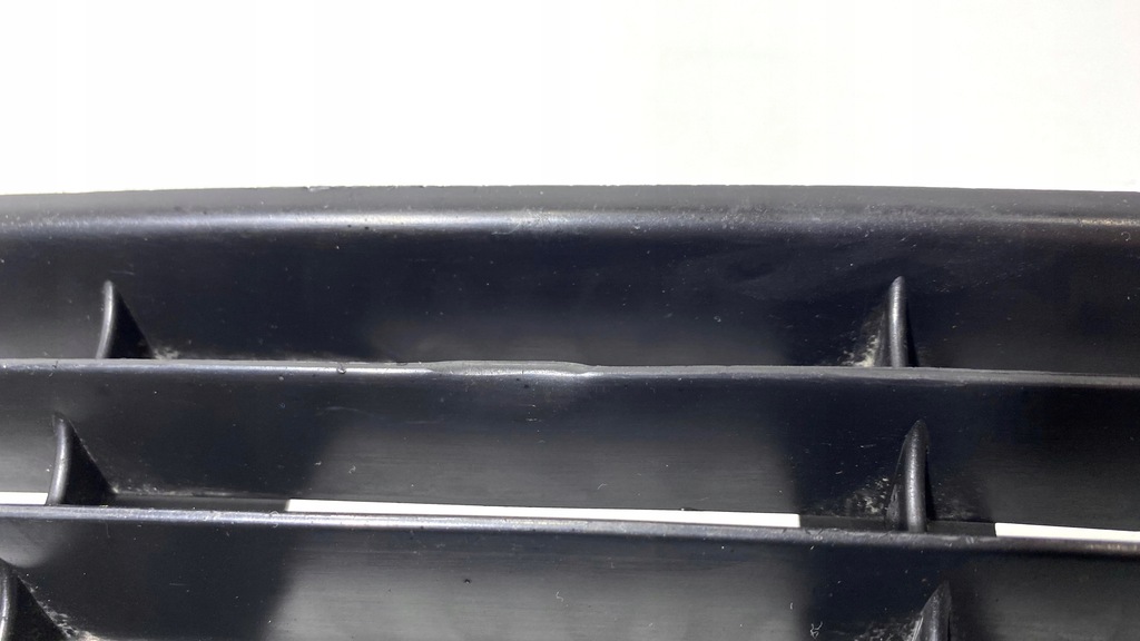 фото №13, Решётка бампера audi a4 b5 lift 8d0807683