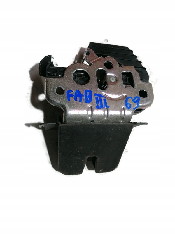 Купить Skoda fabia 3 12- замок крышки задняя 8r0827505a