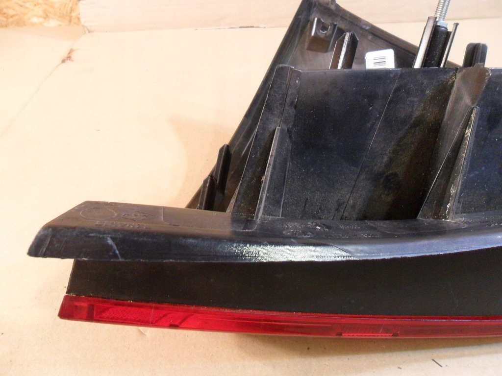 фото №11, Dacia sandero i лампа правий задня 62421002