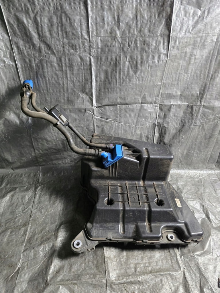 фото №1, Audi a4 b9 2.0tdi lift бак adblue 8w0131878bs