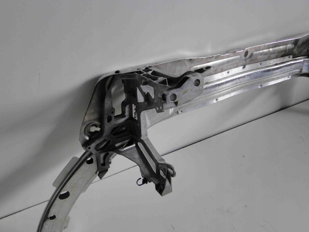 фото №11, Mercedes c klasa w205 amg pas передний усилитель