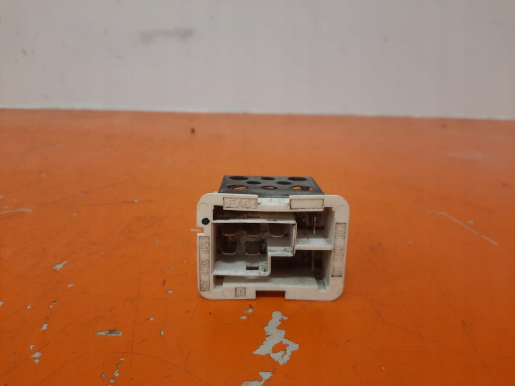 фото №1, Opel astra h 04-07 резистор вентилятор 52475432 z17dth