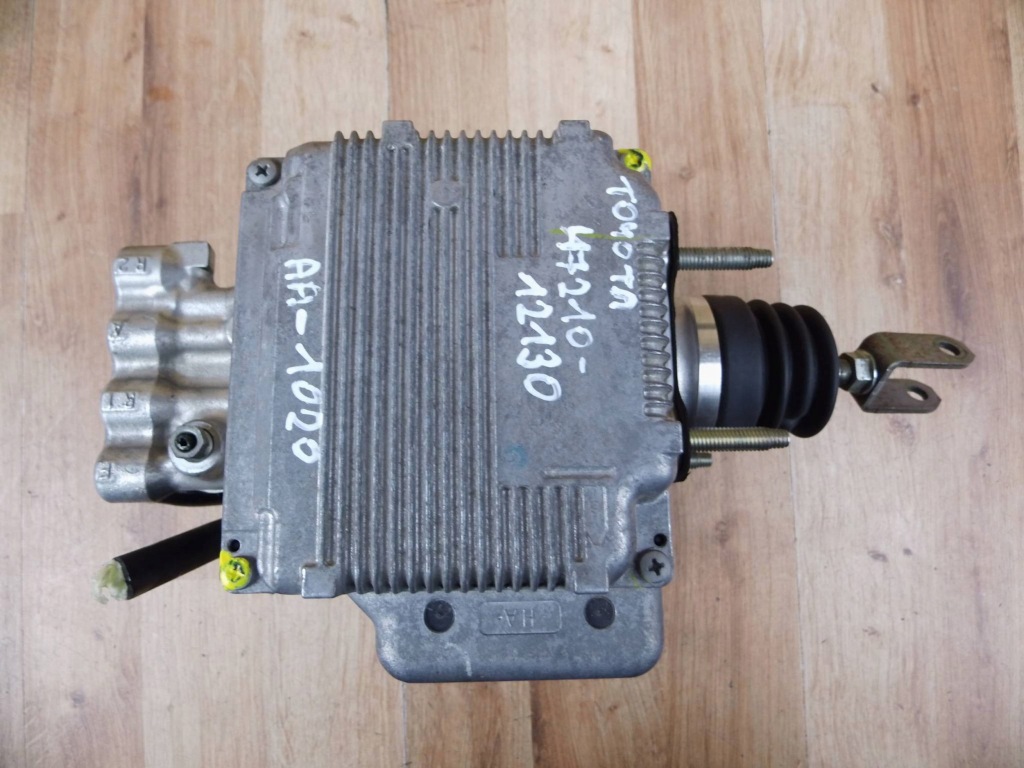 Toyota auris ii e180 1.8 hybrid насос гальмівна 47210-12130 Зі Шроту