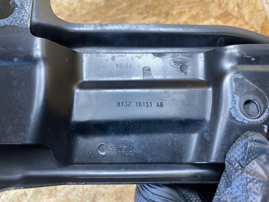 фото №16, Кронштейн кронштейн крыла левый land rover discovery v l462 hy32-16151-ab