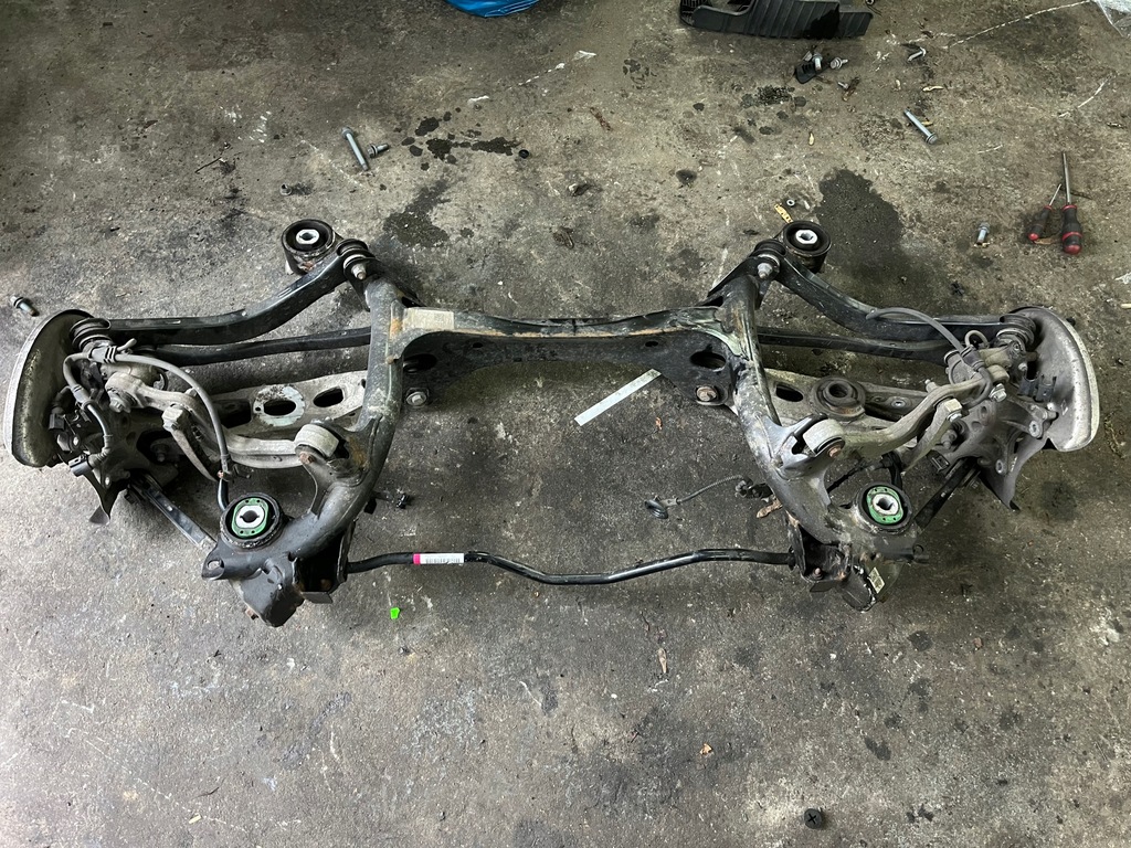 фото №1, Задние подвеска задняя подрамник подрамник audi a4 a5 8w b9