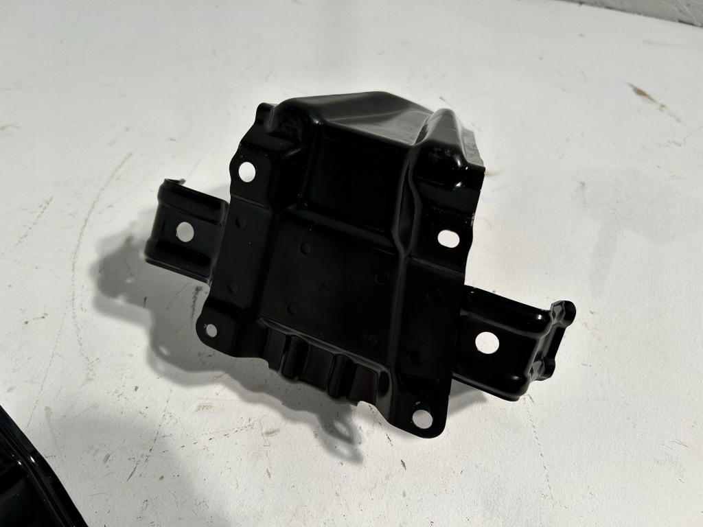 Auris 2 универсал гибрид основание кронштейн аккумулятор комплект с Разборки