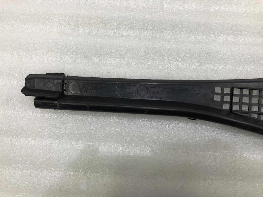 фото №8, Жабо левая 8200294316 dacia duster i