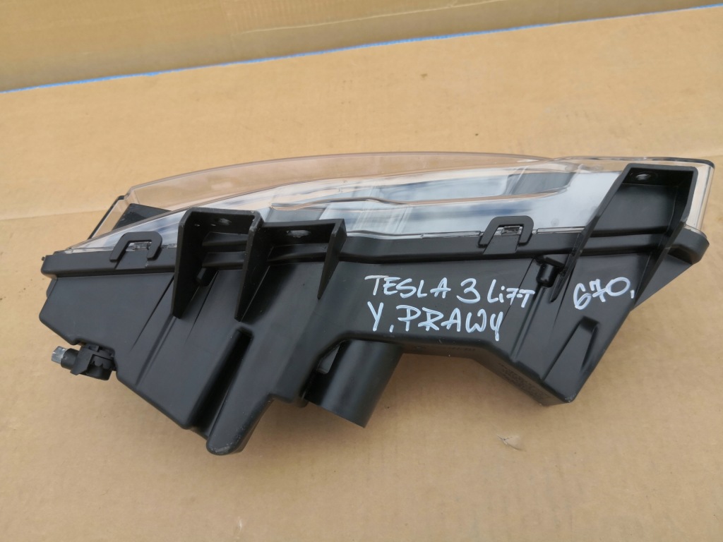 Купить Tesla 3 рестайлинг  y противотуманная фара правый led drl 1624798-00-a