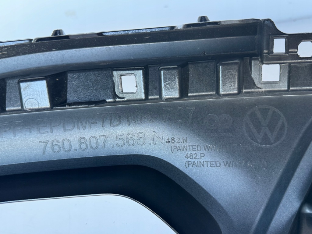 Бампер задній задній дифузор накладка vw touareg 760 r-line рестайлінг  760807568n Зі Шроту