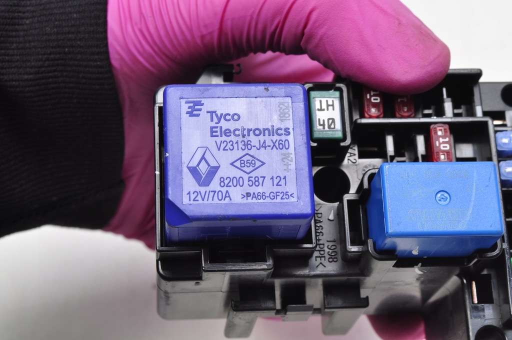 фото №6, Renault captur ii 1.6 e-tech коробка запобіжників 8200830500 8200587121