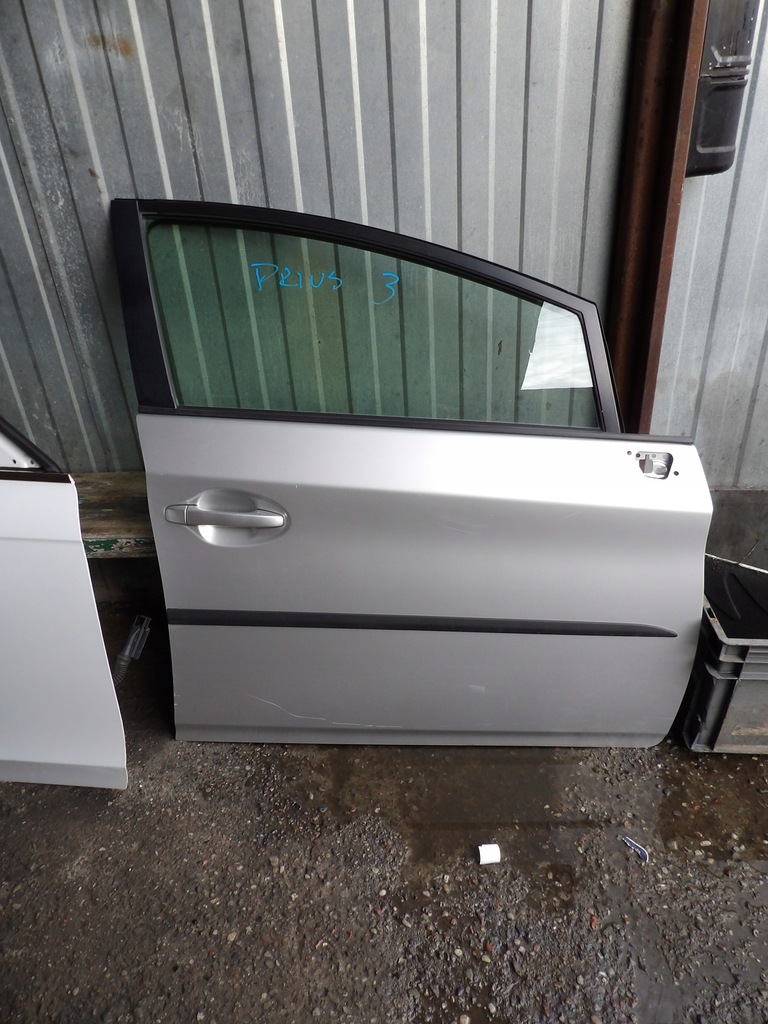 фото №1, Дверь правое передние перед toyota prius iii 3