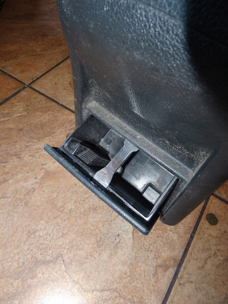 фото №6, W203 туннель средний подлокотник e037611021 #