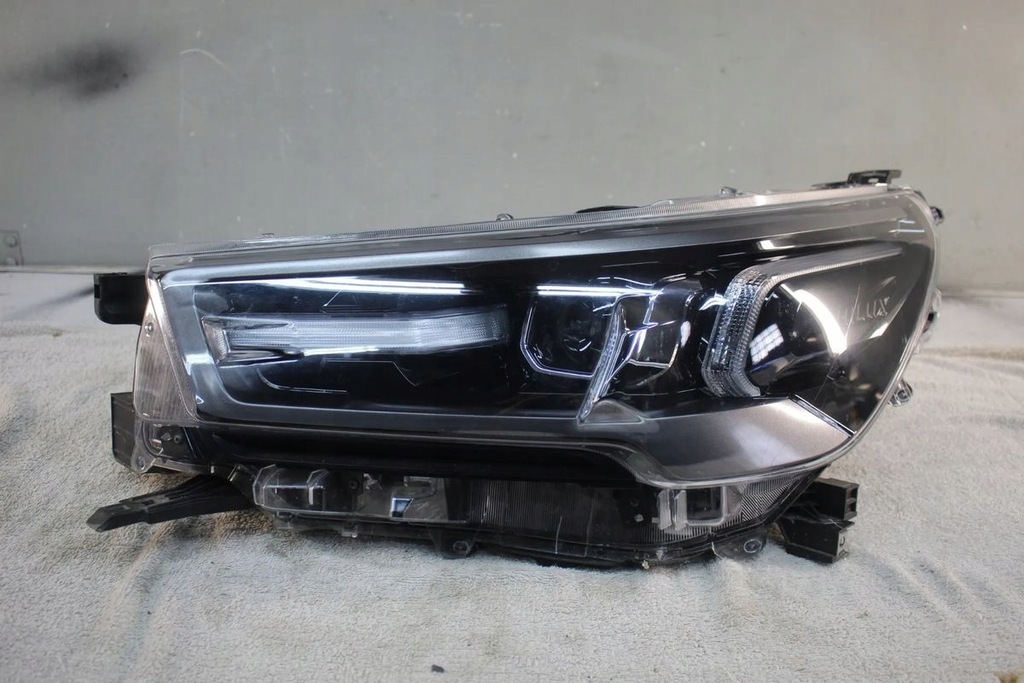 фото №1, Лампа левая перед toyota hilux viii 8 lift full led