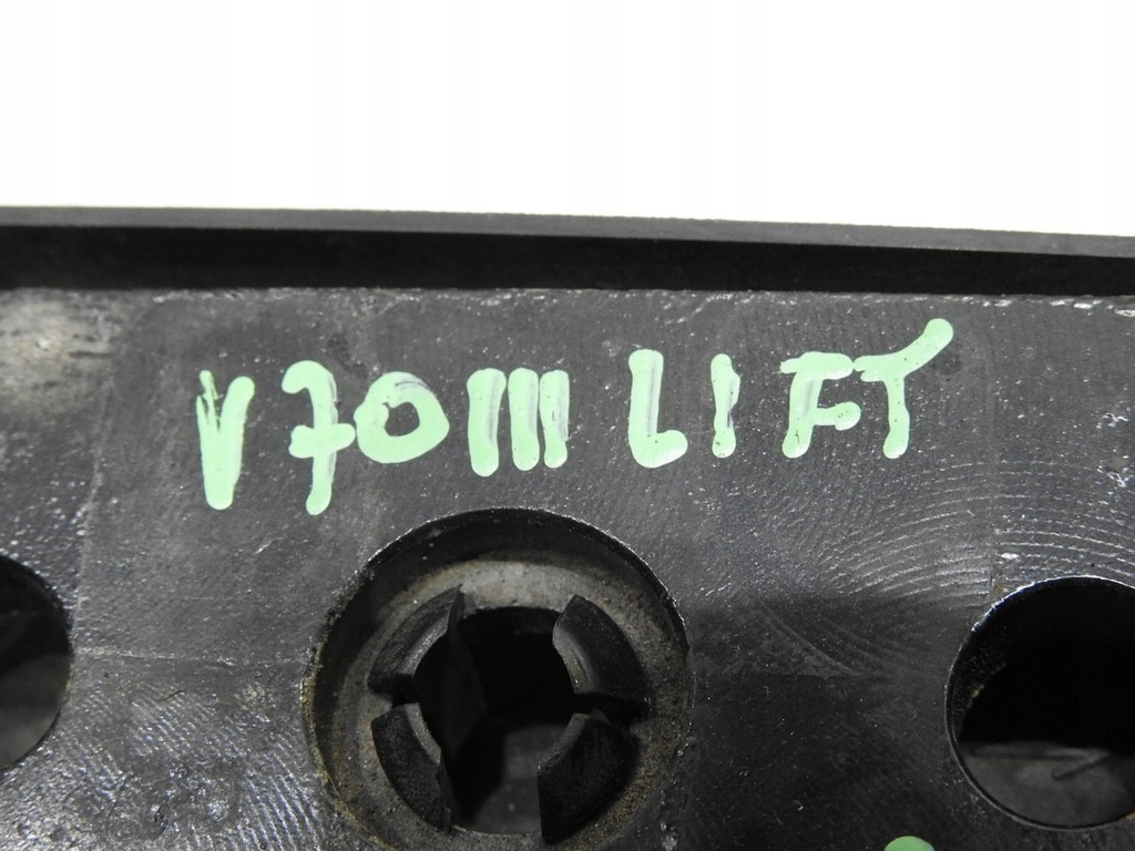 фото №7, Петля петлі кришки volvo v70 iii