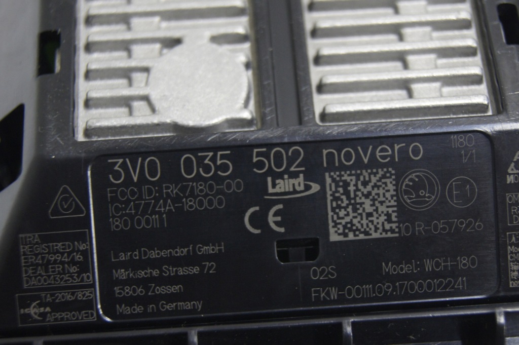 фото №13, Зарядное устройство рамка dekor телефона octavia iii lift kombi