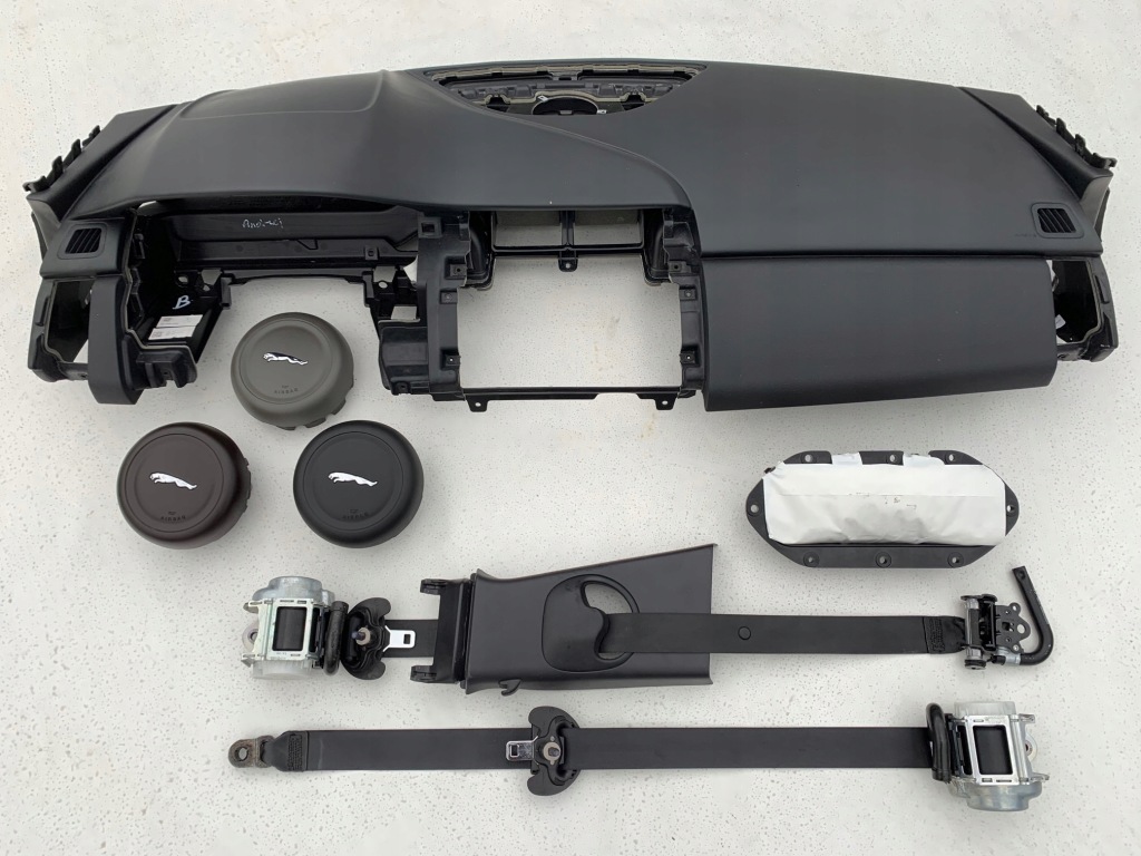 фото №1, Jaguar e-pace панель приладів панель приладів консоль подушки безпеки ремені