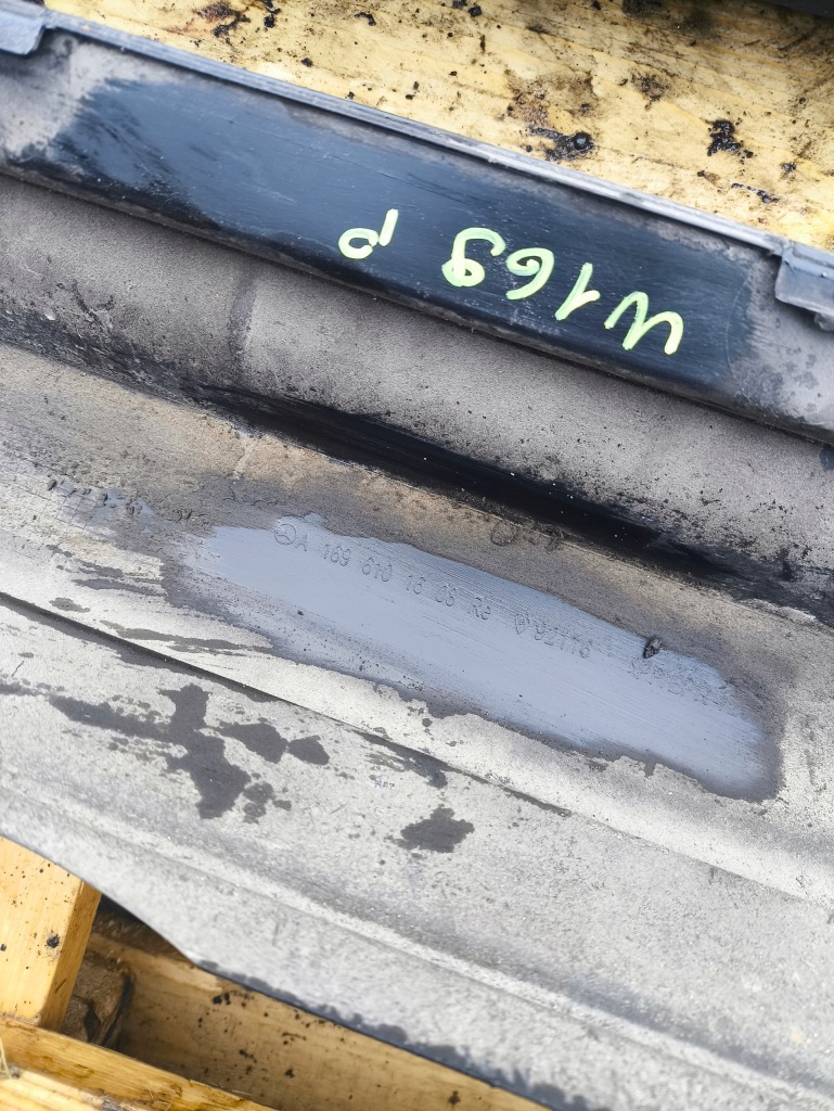 Купити Mercedes w169 захист молдинг поріг ліва i права комплект 1696101508 ?