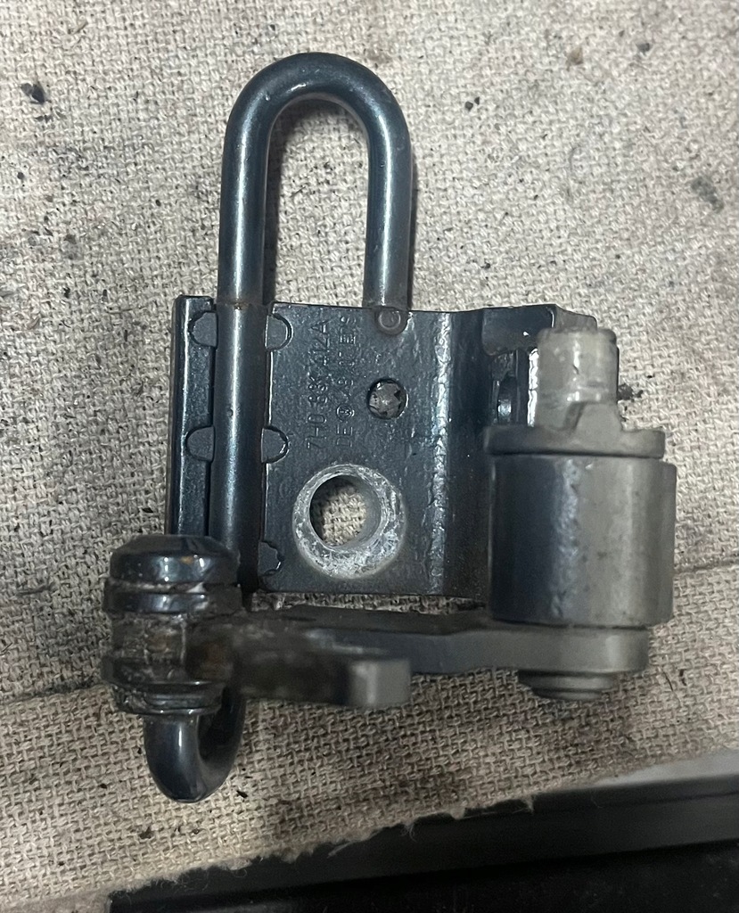 фото №1, Vw t5 петля дверь правый нижний