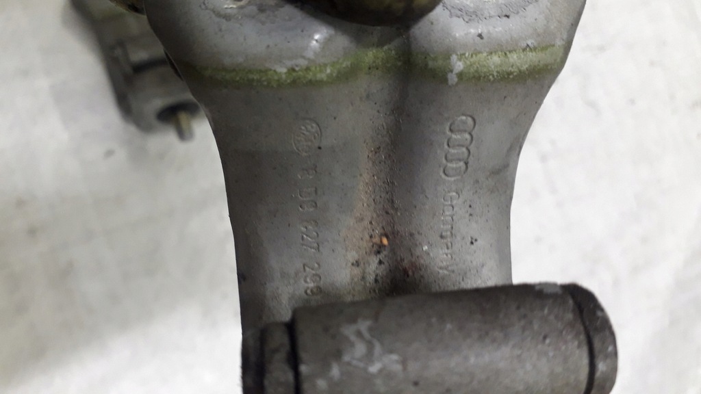 фото №9, Петля крышки багажника audi a3 8l 8d9827299