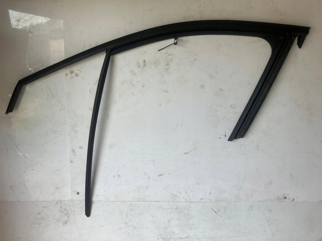 фото №1, Рамка прокладка двері лівий перед citroen c3 iii 9813201980