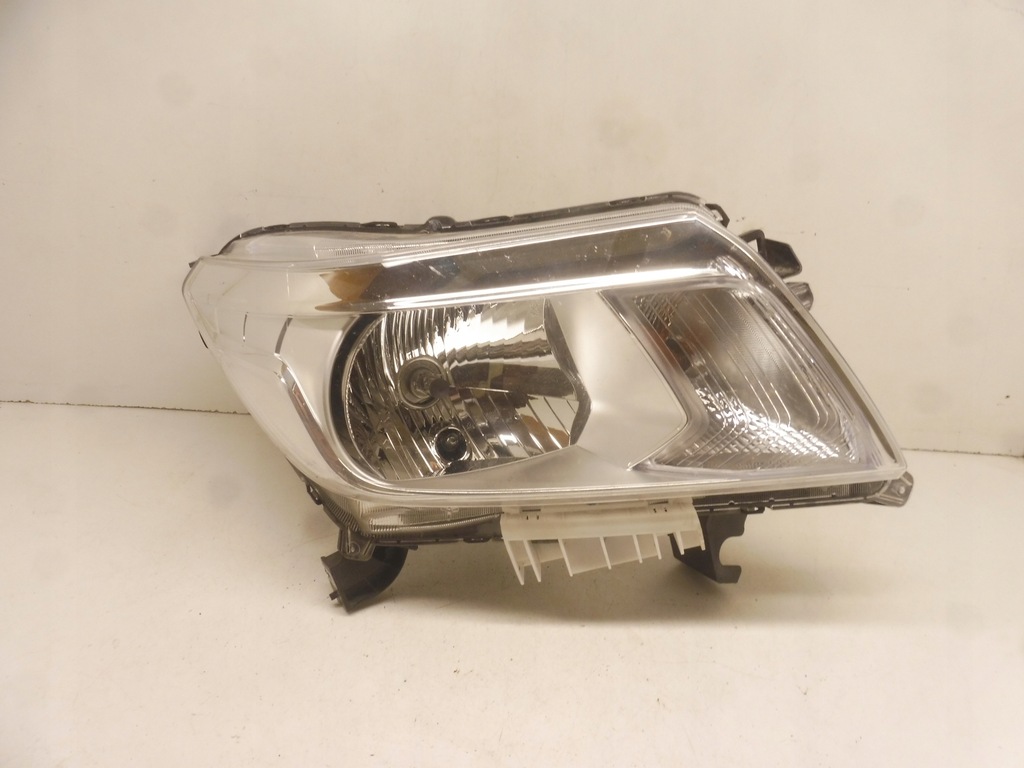 фото №1, Лампа правая перед передняя navara iv d23 europa