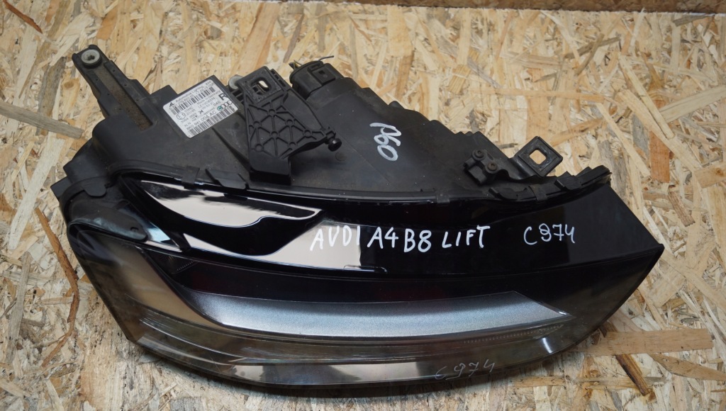 Купити Лампа правий перед audi a4 b8 рестайлінг  8k0941004ac