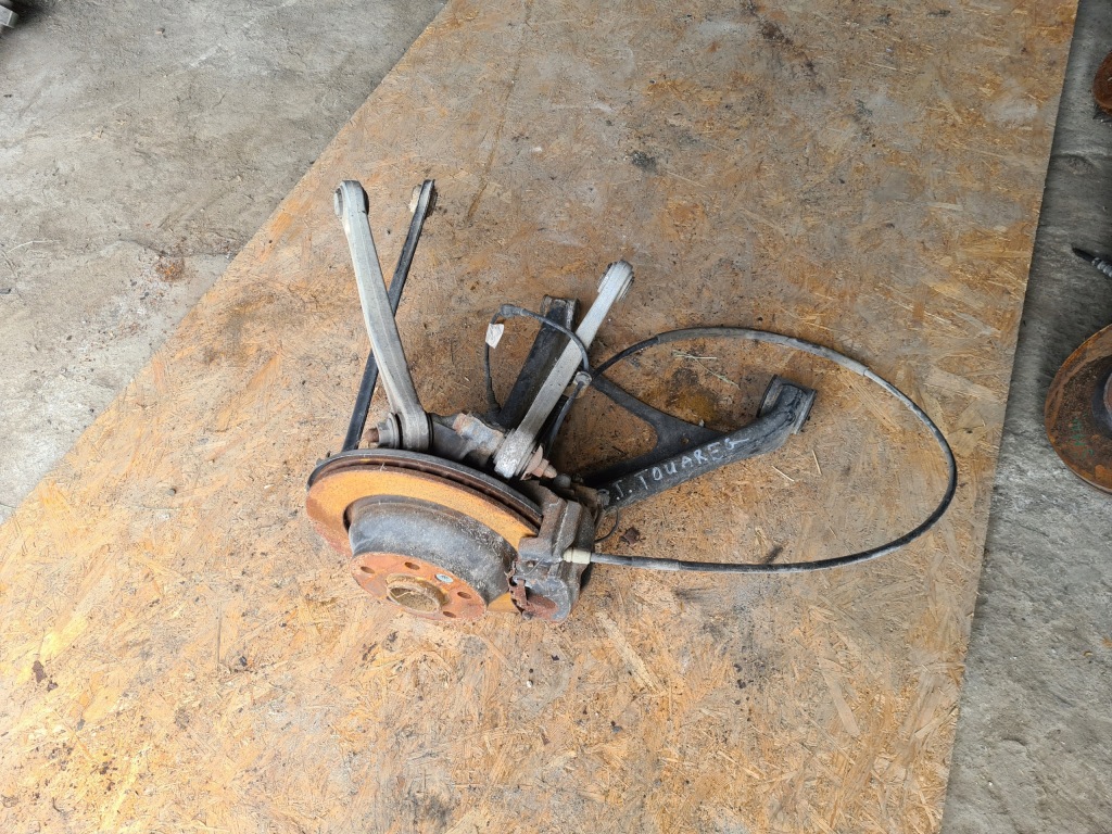 фото №1, Vw touareg 7l поворотный кулак подвеска правый задняя