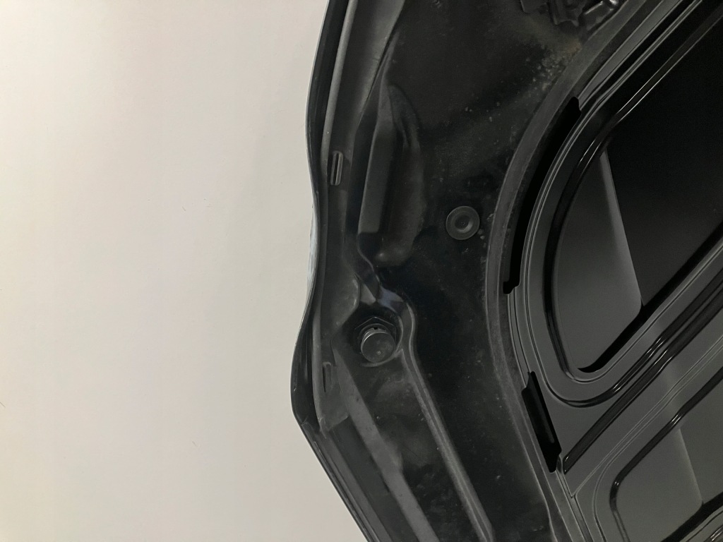 Капот крышка двигателя повреждённая ly9b audi a4 b9 8w Недорого