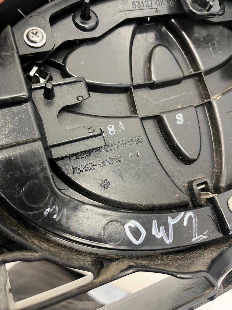 фото №13, Toyota hilux viii 8 15-18 решётка радиатора решётка радиатора w бампер перед