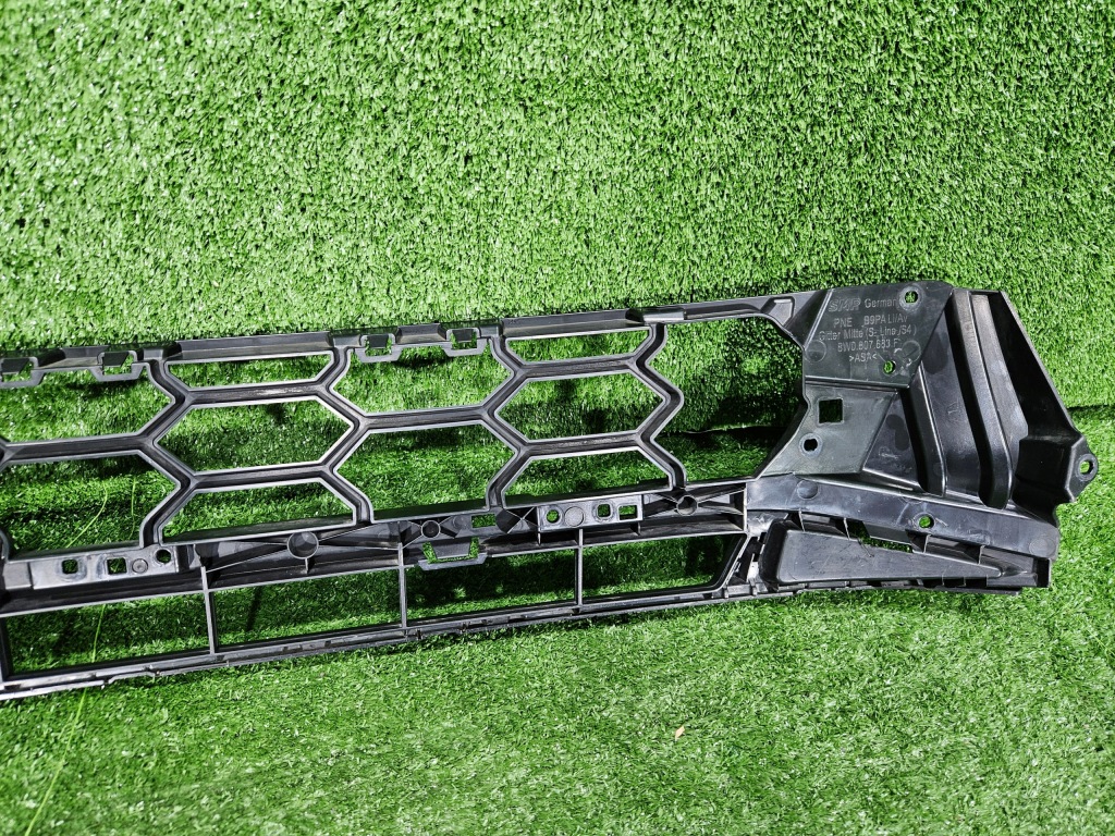 Купить Audi a4 b9 s-line решётка бампера 8w0807683f