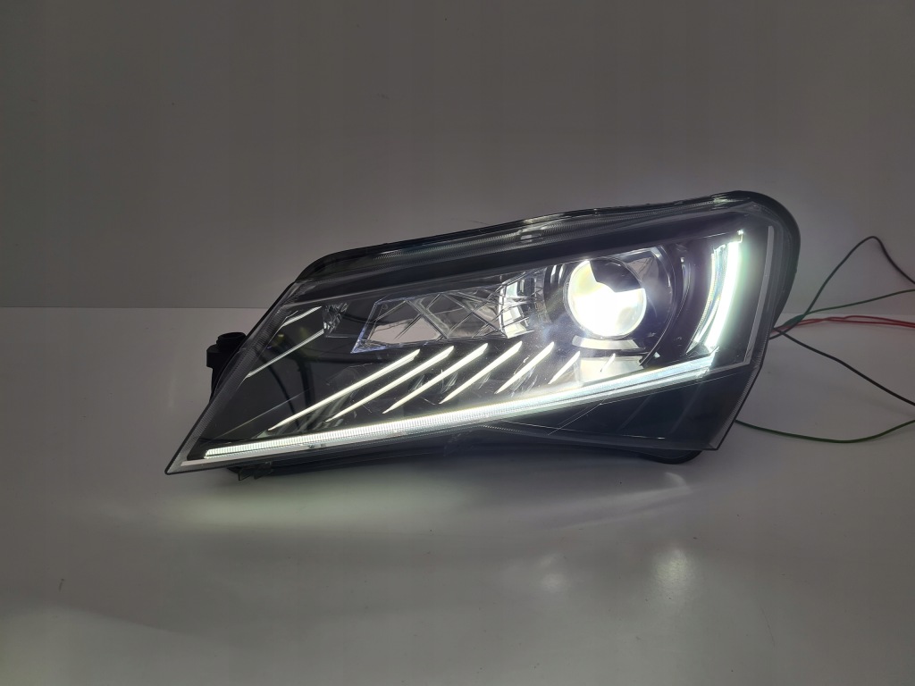 Купить Фара левая ксенон led поворотный skoda superb 3v1