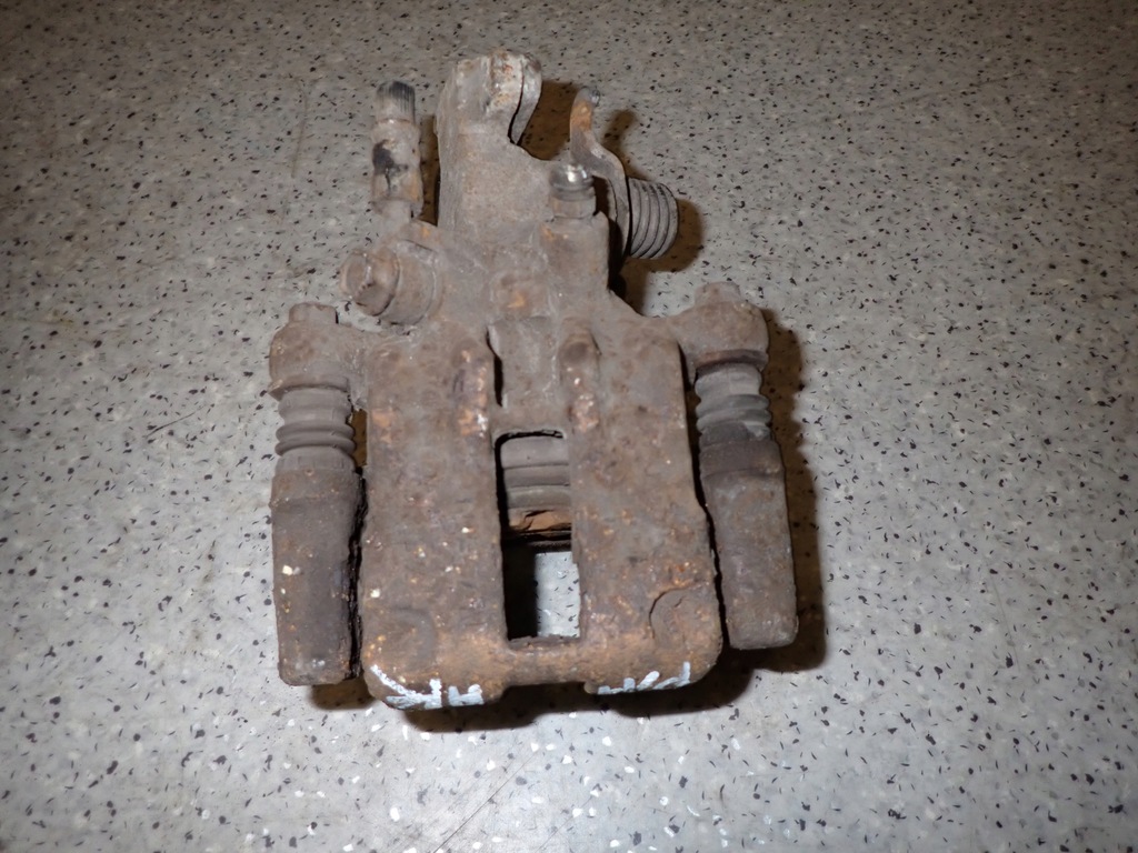 фото №4, Nissan primera p11 td 97-01 суппорт задний правый