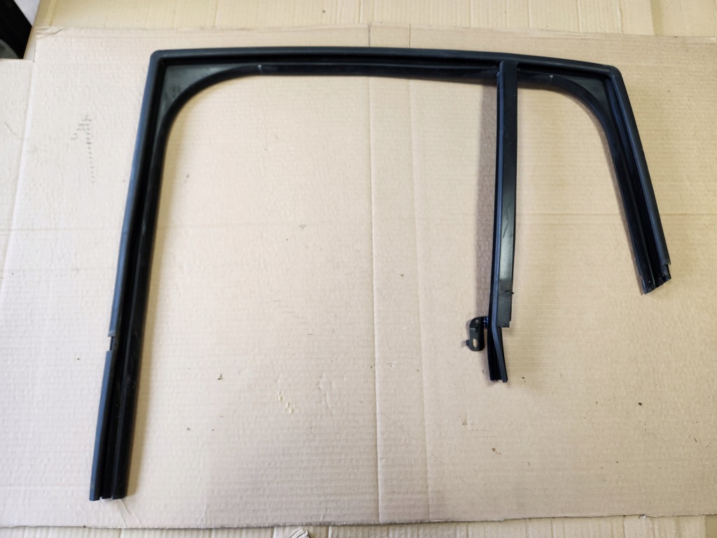 Рамка прокладка дверей ford b-max задні правий ліве оригінал. Оригінал