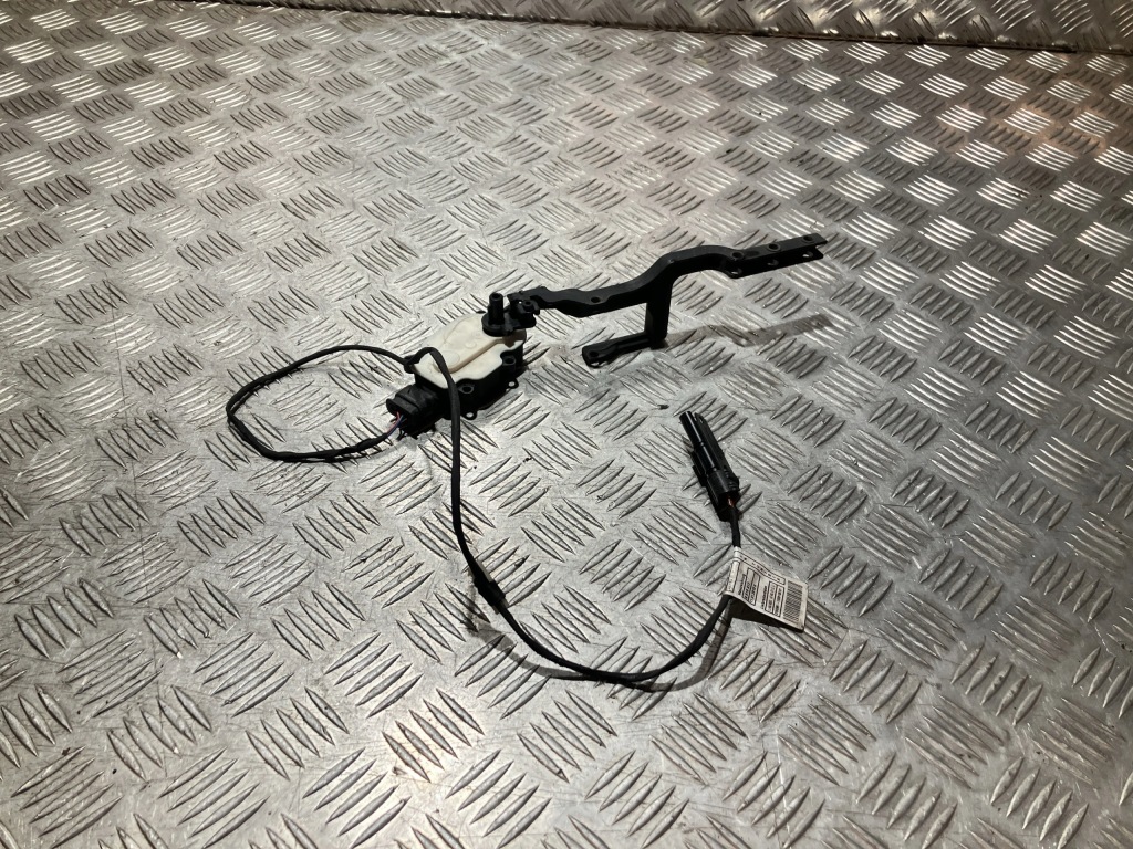 фото №1, Моторчик жалюзі f56 cooper se lci електрик