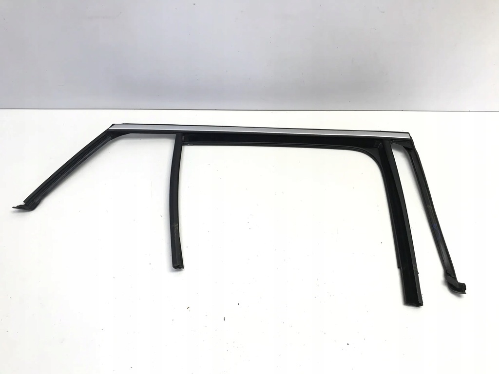 фото №1, Mercedes glc 2022 c253 amg coupe молдинг рамка дверь правый задняя a253752200