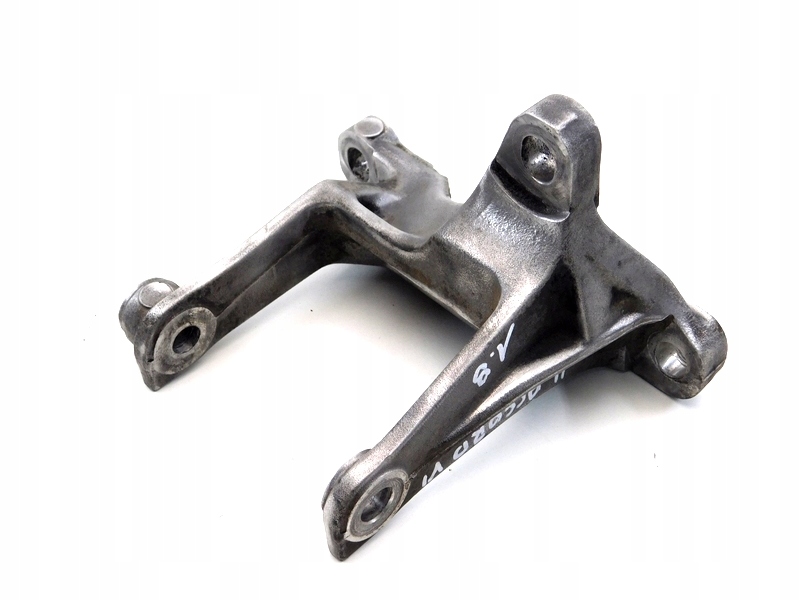 фото №1, 01/18 honda accord vi кронштейн кронштейн коробки передач