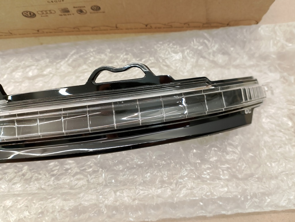 фото №5, Поворотник зеркало левый audi e-tron gt a4 b9 a5 b8 europa