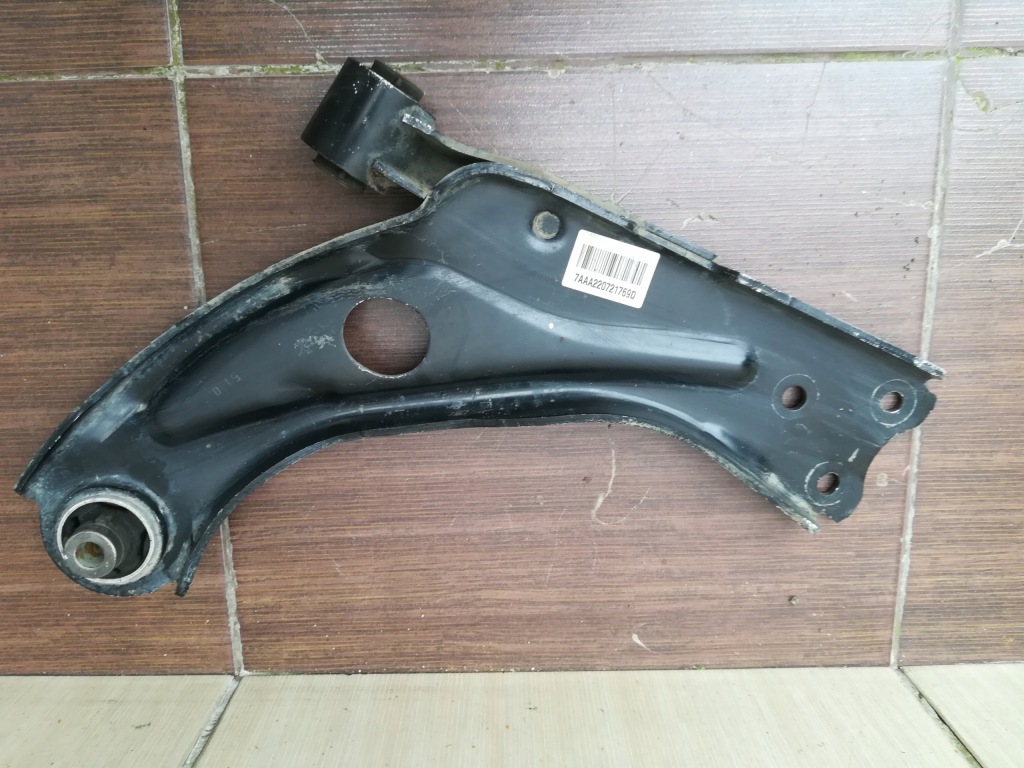 Купити Важіль перед правий renault twingo iii 14- smart 453 15- оригінальний номер