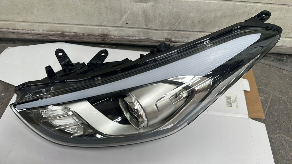 фото №1, Hyundai i30 2012- лампа ксенон ліва передня