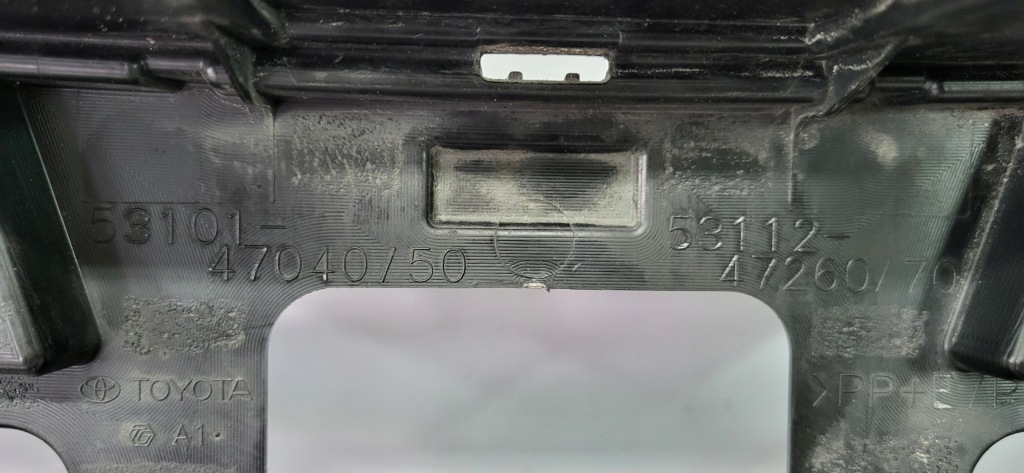 Toyota prius plug in 17-19 решітка бампера підсилювач бампер 53111-47260 Зі Шроту