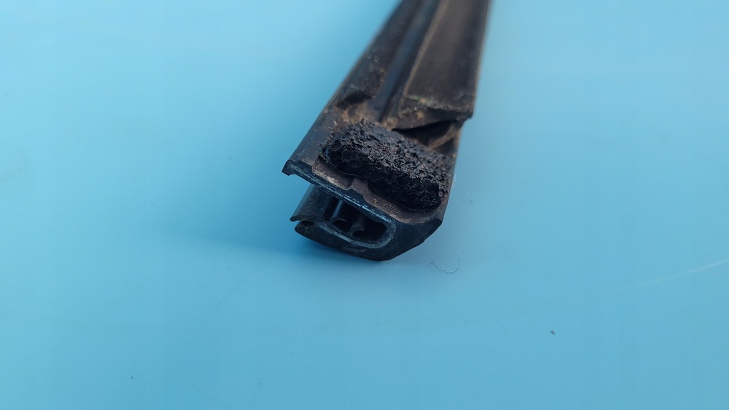 фото №12, Opel insignia b молдинг уплотнитель левая перед