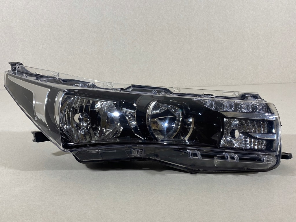 фото №1, Toyota corolla e16 правая лампа перед led eu