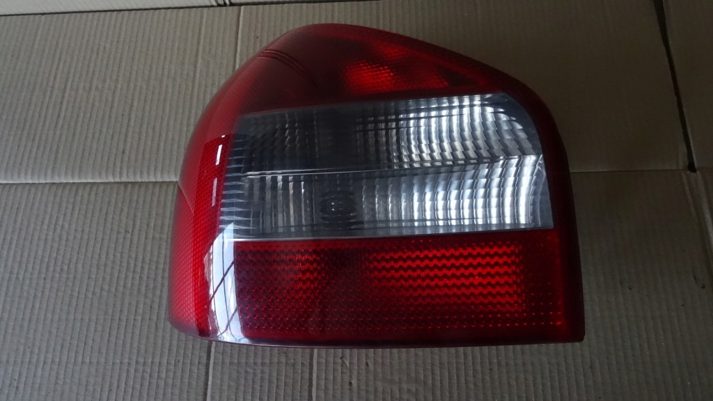 фото №1, Audi a3 8l lift 3d лампа вкладыш левый задняя lift 8l0945095b