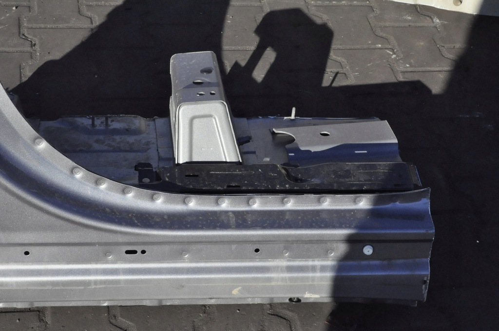 фото №10, Land rover discovery v l462 блок двигателя порог правый