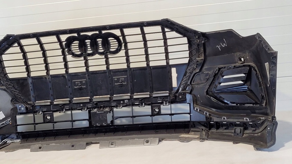 Audi q3 18-24r 83a бампер передний перед Киев