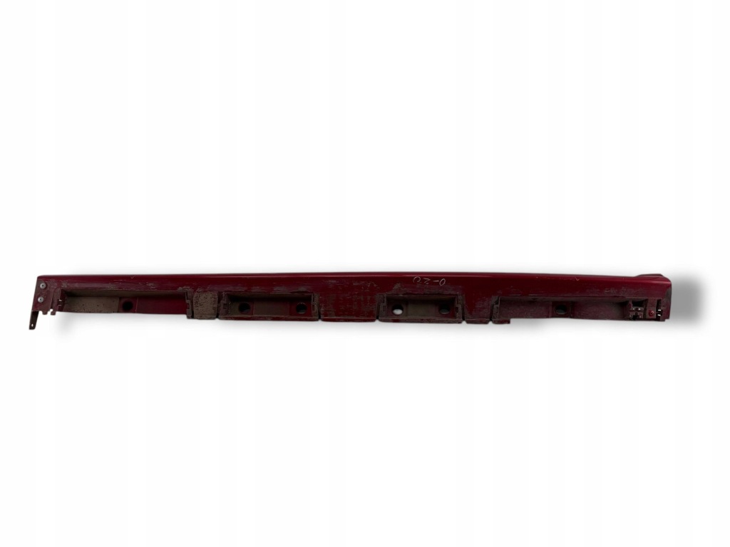 Toyota yaris xp210 2023 правая сторона порог в Украине