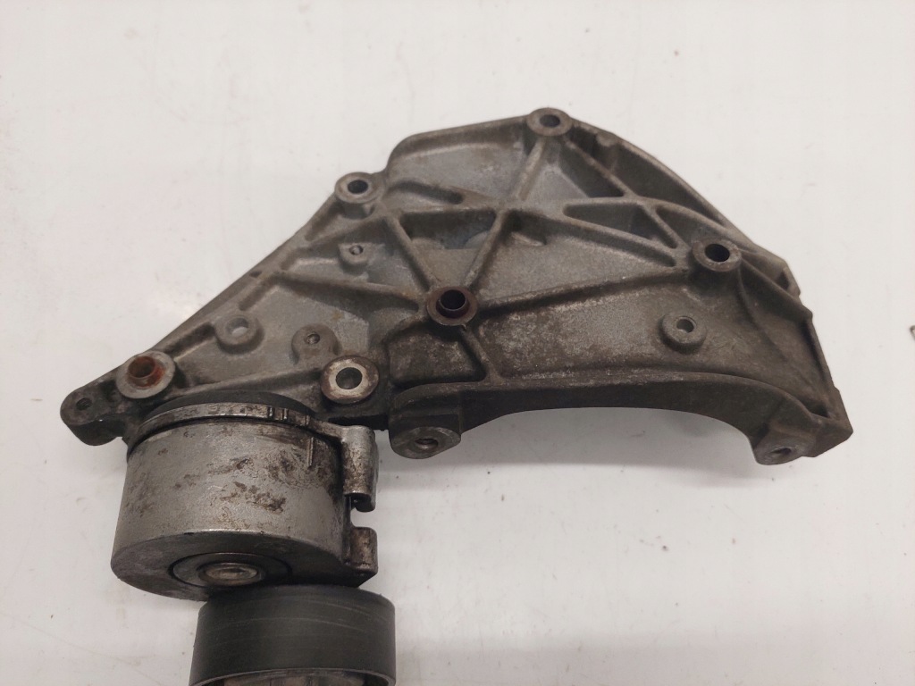 Купити Кронштейн кронштейн генератора citroen peugeot 2.0 hdi 9682367380