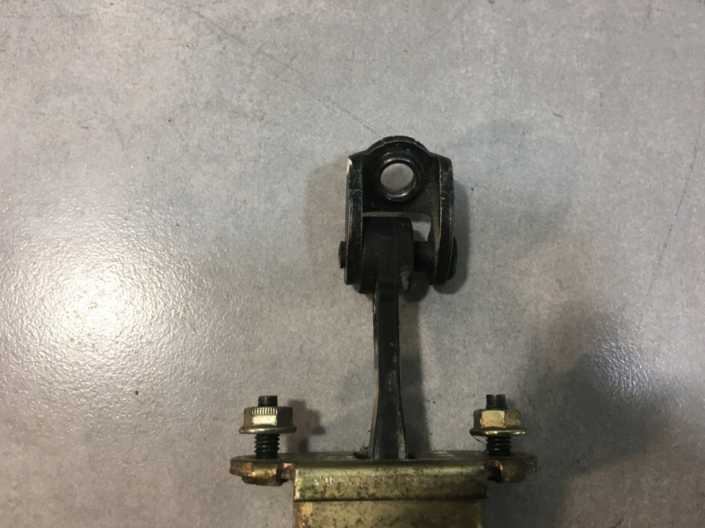 фото №3, Обмежувач двері правий перед ford fiesta mk6